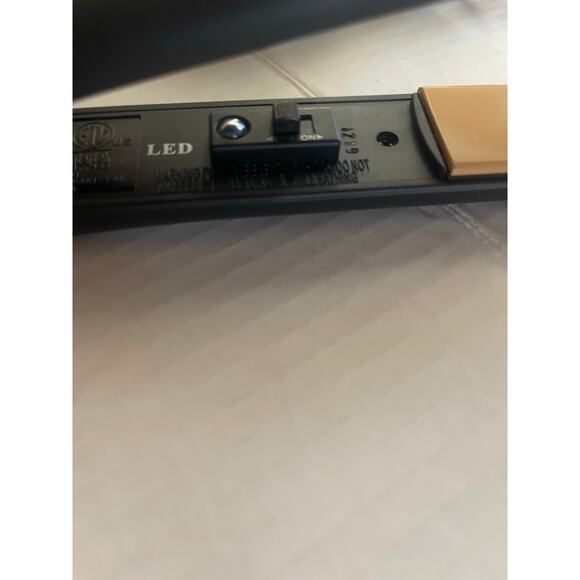 CHI Original Ceramic Hairstyling Iron - Picture 4 of 6